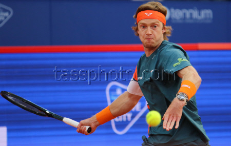 Теннисный турнир ATP 500 в Гамбурге, 1/2 финала: Феликс Оже-Альяссим (Канада) - Андрей Рублев (Россия) - 1:6, 4:6