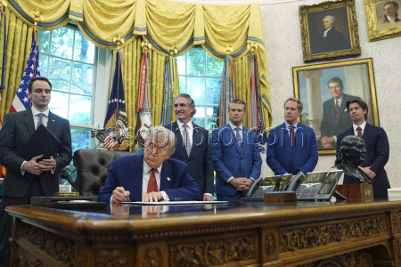 Президент США Дональд Трамп подписал указ о строительстве 10 новых ядерных реакторов к 2030 году