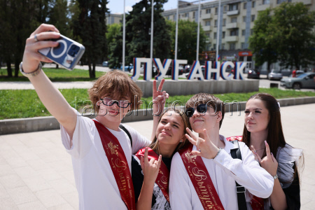 Last Bell ceremony for school leavers in Lugansk