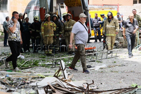 Donetsk apartment building hit by gas explosion