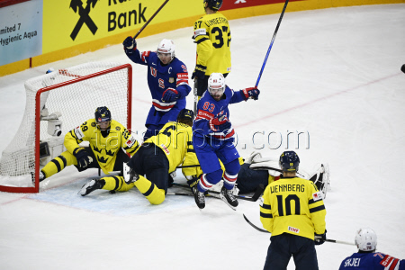 2025 IIHF Ice Hockey World Championship semifinals - Sweden vs USA
