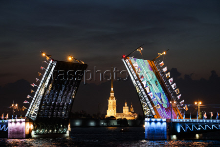 Singing Bridges light and music show in St Petersburg