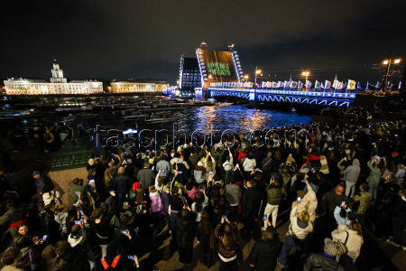 Singing Bridges light and music show in St Petersburg