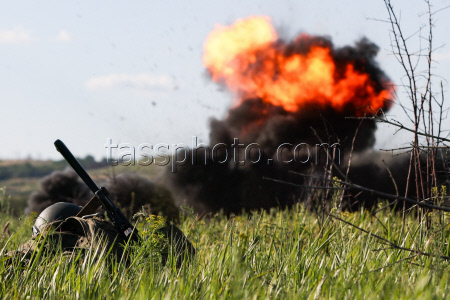 Russian sappers training in Lugansk People's Republic