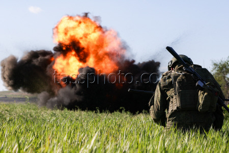 Russian sappers training in Lugansk People's Republic