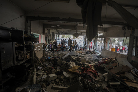 Aftermath of Israeli airstrike on school in Gaza city