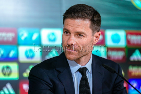 XABI ALONSO REAL MADRID PRESENT