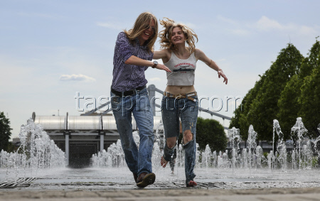 Moscow experiences very warm temperatures