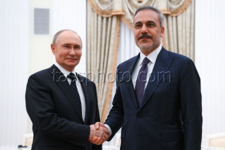 Russian President Putin and Turkish Foreign Minister Fidan meet in Moscow