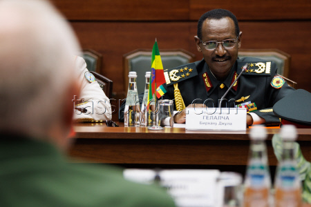 Russia's Deputy Defence Minister Fomin meets with Ethiopia's Chief of General Staff Gelelcha