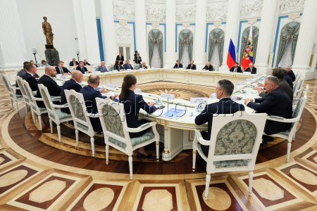 President Putin meets with Russian business leaders
