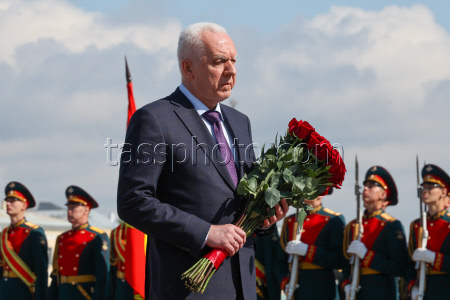 Flowers laid at Peter the Great monument in St Petersburg
