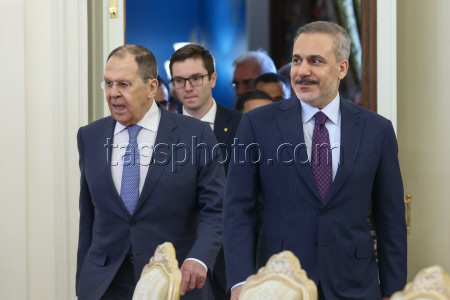Russian and Turkish foreign ministers hold talks in Moscow