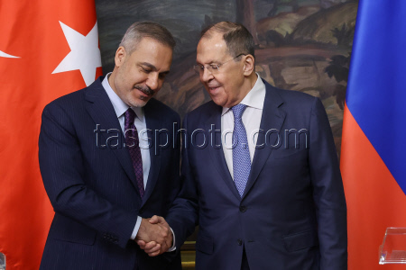 Russian and Turkish foreign ministers hold talks in Moscow