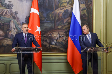 Russian and Turkish foreign ministers hold talks in Moscow