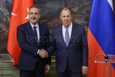 Russian and Turkish foreign ministers hold talks in Moscow
