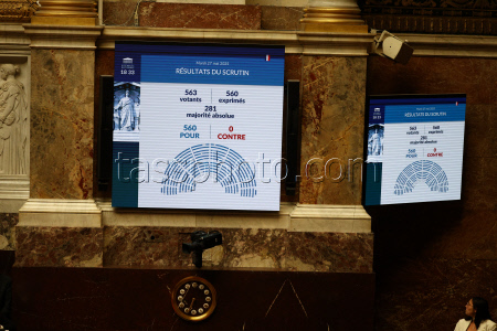 Парламент Франции принял закон об эвтаназии