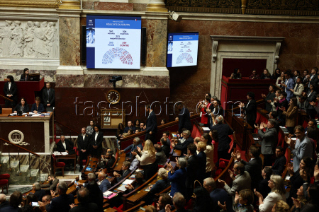 Парламент Франции принял закон об эвтаназии