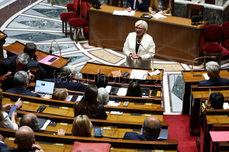 Парламент Франции принял закон об эвтаназии