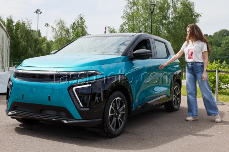 Atom electric vehicle test drive in Moscow