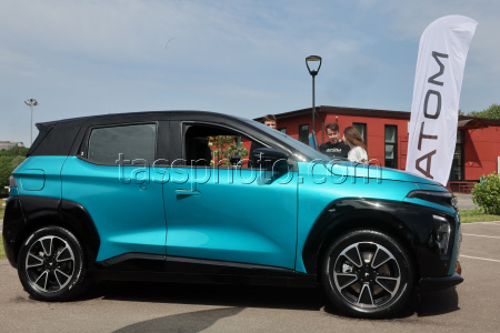 Atom electric vehicle test drive in Moscow