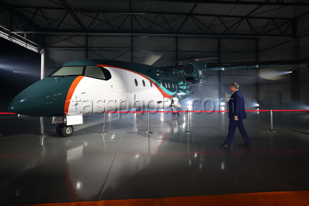 Презентация нового турбовинтового самолета D328eco, разработанный компанией Deutsche Aircraft, в немецком Веслинге
