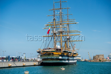 Lâ€™ Amerigo Vespucci Arriva Al Porto Di Civitavecchia