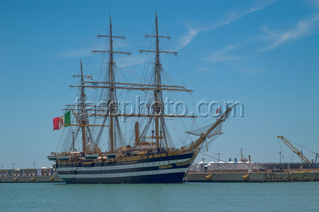 Итальянский корабль Amerigo Vespucci приближается к последнему этапу кругосветного путешествия