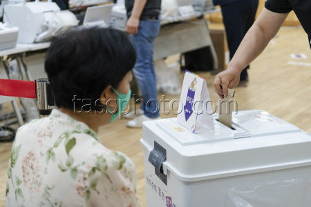 Early Voting Begins Ahead Of South Koreaâ€™S Presidential Election