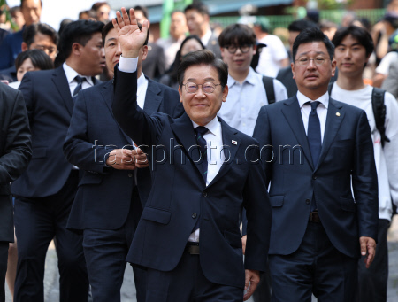Early voting for South Korean presidential election