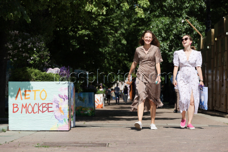 Moscow experiences very warm temperatures