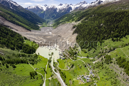 Swiss village buried after collapse of glacier