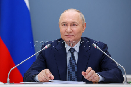 Встреча президента РФ Путина с семьями, награжденными орденом "Родительская слава"