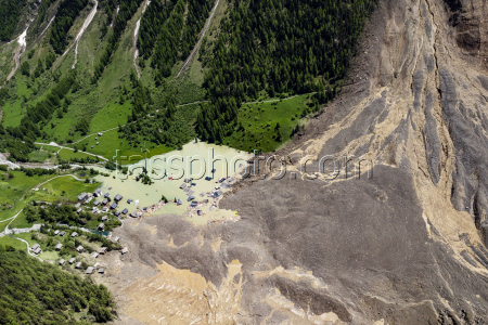 Swiss village buried after collapse of glacier