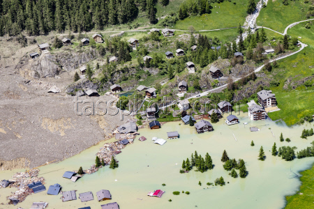 Swiss village buried after collapse of glacier