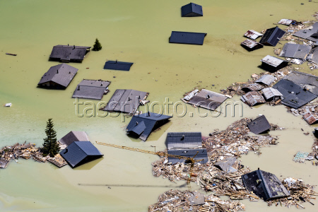Swiss village buried after collapse of glacier