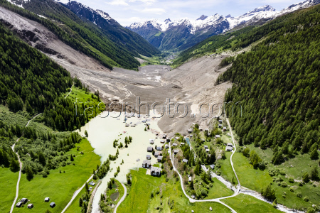 Swiss village buried after collapse of glacier