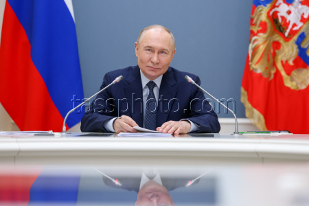 Встреча президента РФ Путина с семьями, награжденными орденом "Родительская слава"