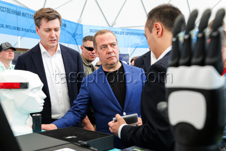 Открытие технологической конференции Startup Village в Сколково