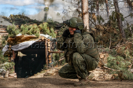Russian Msta-B howitzer crew in Kherson Region