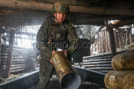 Russian Msta-B howitzer crew in Kherson Region