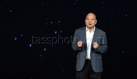 Huawei-JAC Joint Brand Maextro Launches S800 Luxury Sedan