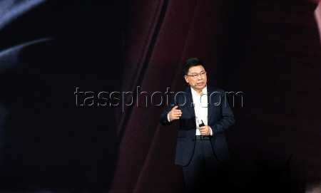 Компании Huawei и JAC Motors представили в Китае люксовый седан Maextro S800