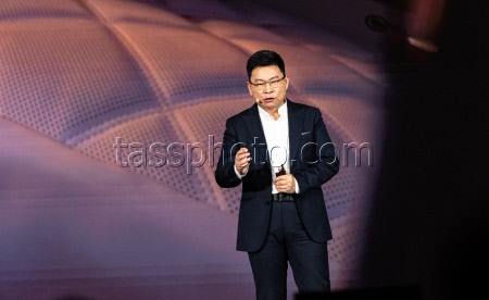 Компании Huawei и JAC Motors представили в Китае люксовый седан Maextro S800