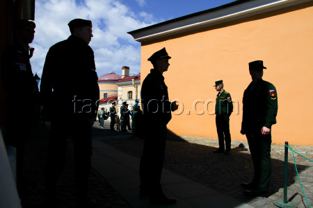 Changing of guard in St Petersburg