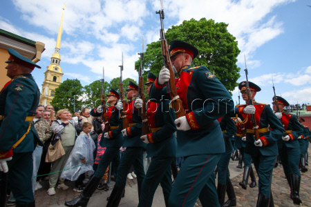 Changing of guard in St Petersburg