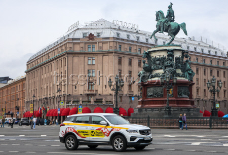 Food delivery couriers in St Petersburg