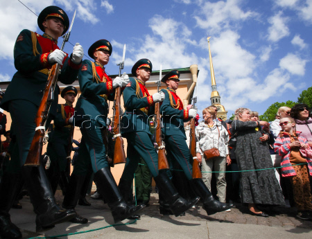 Changing of guard in St Petersburg