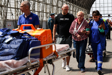 Passengers arrive in Moscow after train crash outside Bryansk