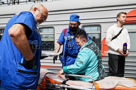 Passengers arrive in Moscow after train crash outside Bryansk